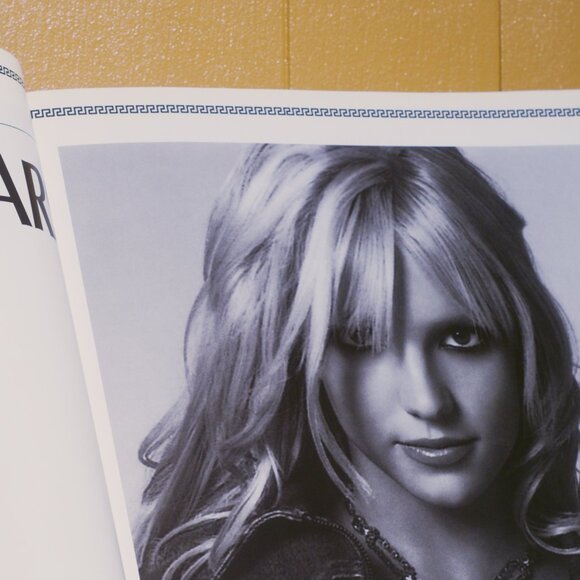 Versace The Magazine Premier Issue Fall Winter 2002 RARE LOST MEDIA - Picture 6 of 15